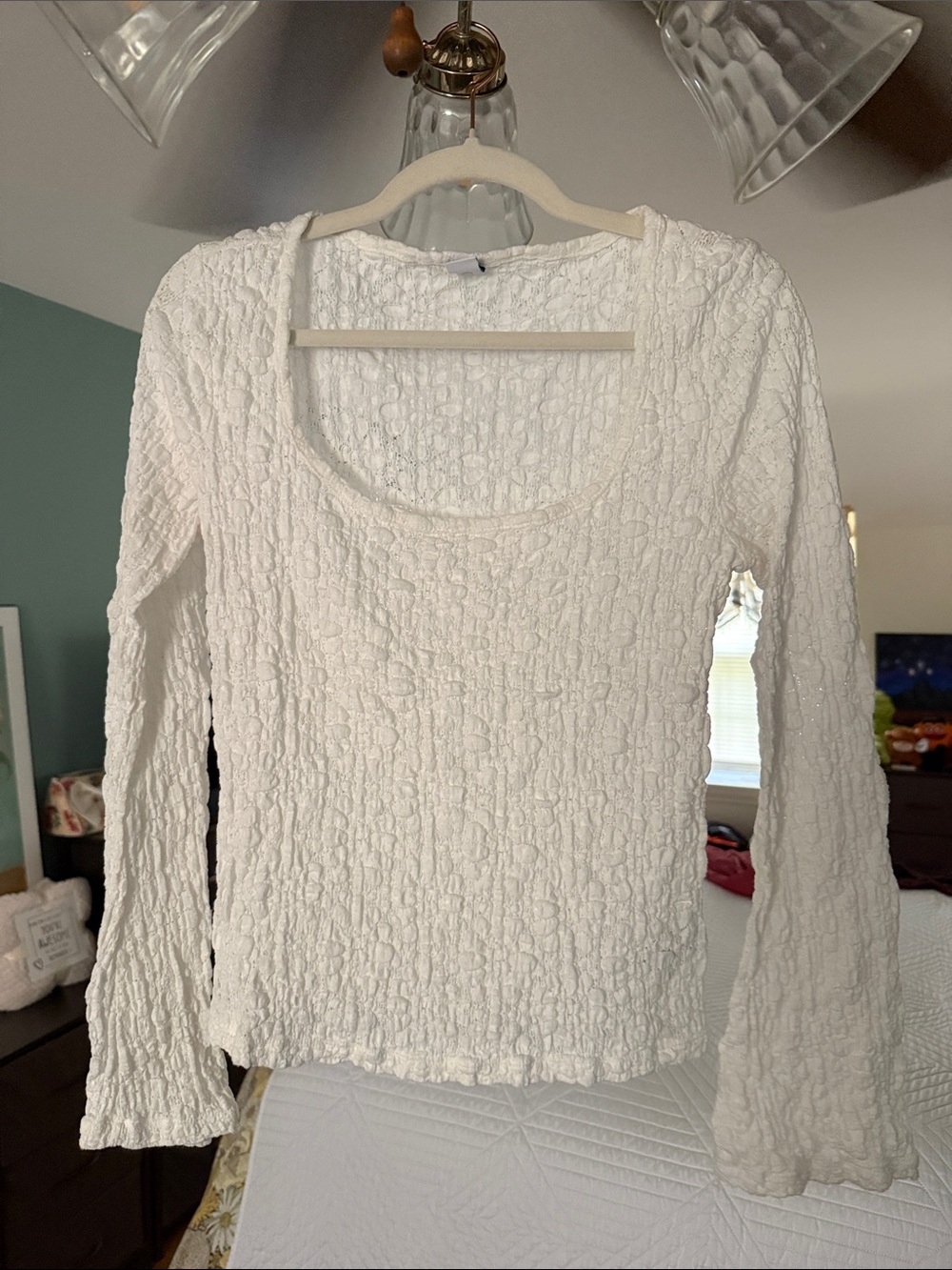 Old Navy White Textured Sheer Long-Sleeve Scoop Neck Top Medium